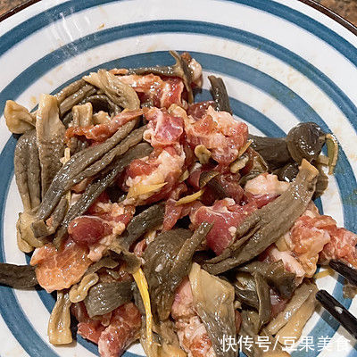 我奶奶教我的鹿茸菇蒸猪肉的技巧,一定要加它才好吃