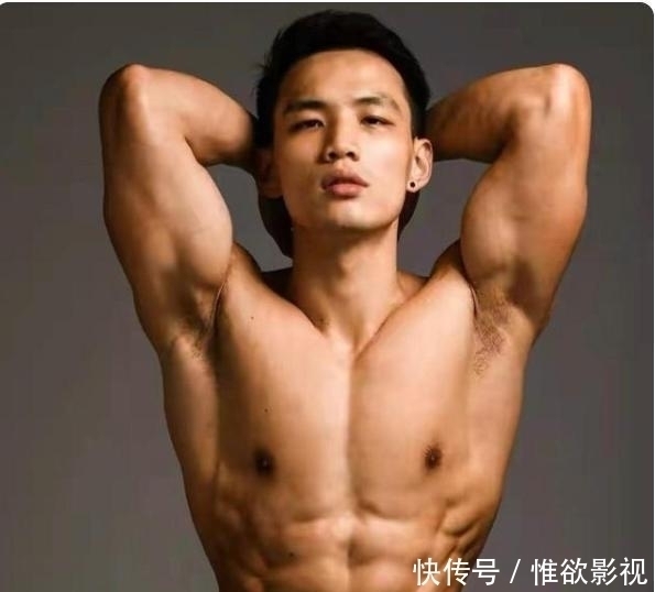 男模|26岁的男模坚持健身,练出完美肌肉线条,这几个健身动作或可尝试