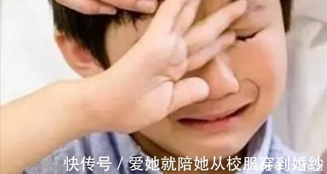 嫌弃|宝爸穿“工作服”参加家长会,被其他家长嫌弃,老师的话打脸众人