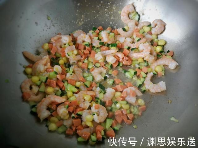 小窍门|你做的蛋炒饭总粘连教你1个小窍门,色泽金黄颗粒分明