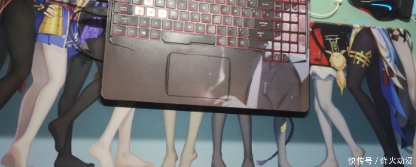 治愈系|二次元宅男的鼠标垫都长什么样?黑丝大长腿成为首选的标准