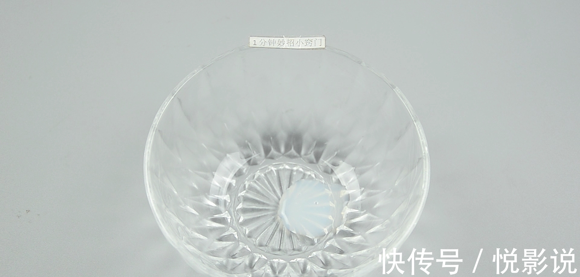 羽绒服别再用水洗，干洗店老板教我诀窍，5分钟洗净，就能马上穿