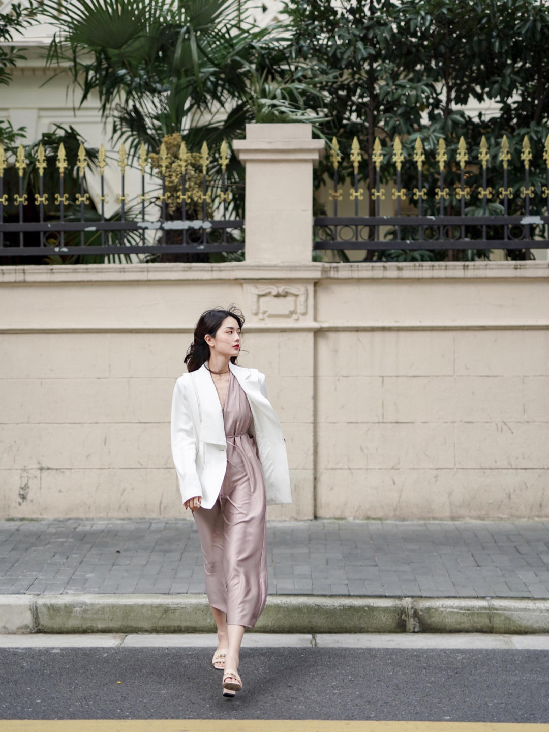 连衣裙 你的衣橱里绝对少不了“西装”,来看潮人的时尚造型,值得借鉴