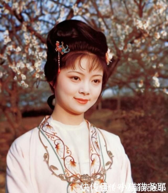 薛宝钗!最疼爱妹妹的薛蟠,忍无可忍,怒斥宝钗:薛家的脸都让你丢尽了!