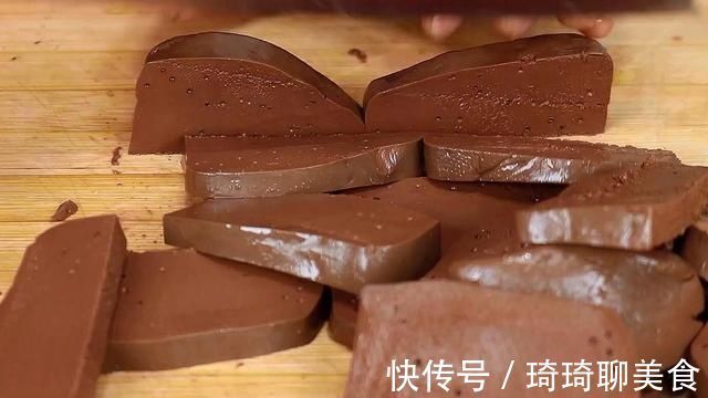 鲜嫩|烧猪血，好多人第一步就错了，这样做出来的猪血，比豆腐还鲜嫩