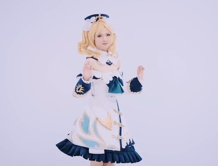 官方号|B站上的官方号COS原神芭芭拉,客服小姐姐换泳装!玩家:想被踩