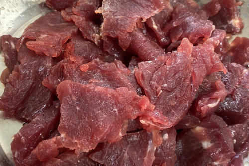 牛肉怎么腌才嫩?大厨教你3个技巧,不放料酒不放鸡蛋,滑嫩可口