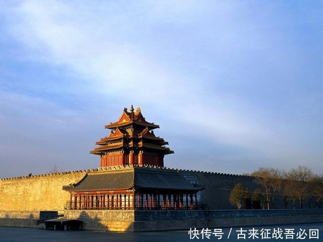 灰尘|1907年北京八达岭长城老照片:荒芜一人,灰尘布满整个城楼