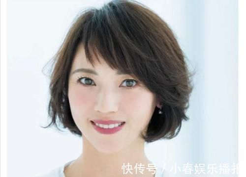 斜边刘海 年过50的女人,留什么发型显年轻?试试这3款“短发”,减龄洋气