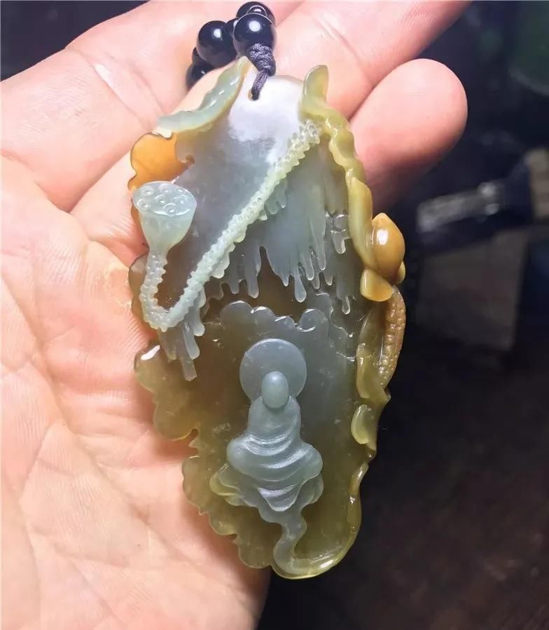 雕刻|小伙买下翡翠原石,切开后欲哭无泪,成品却美丽动人