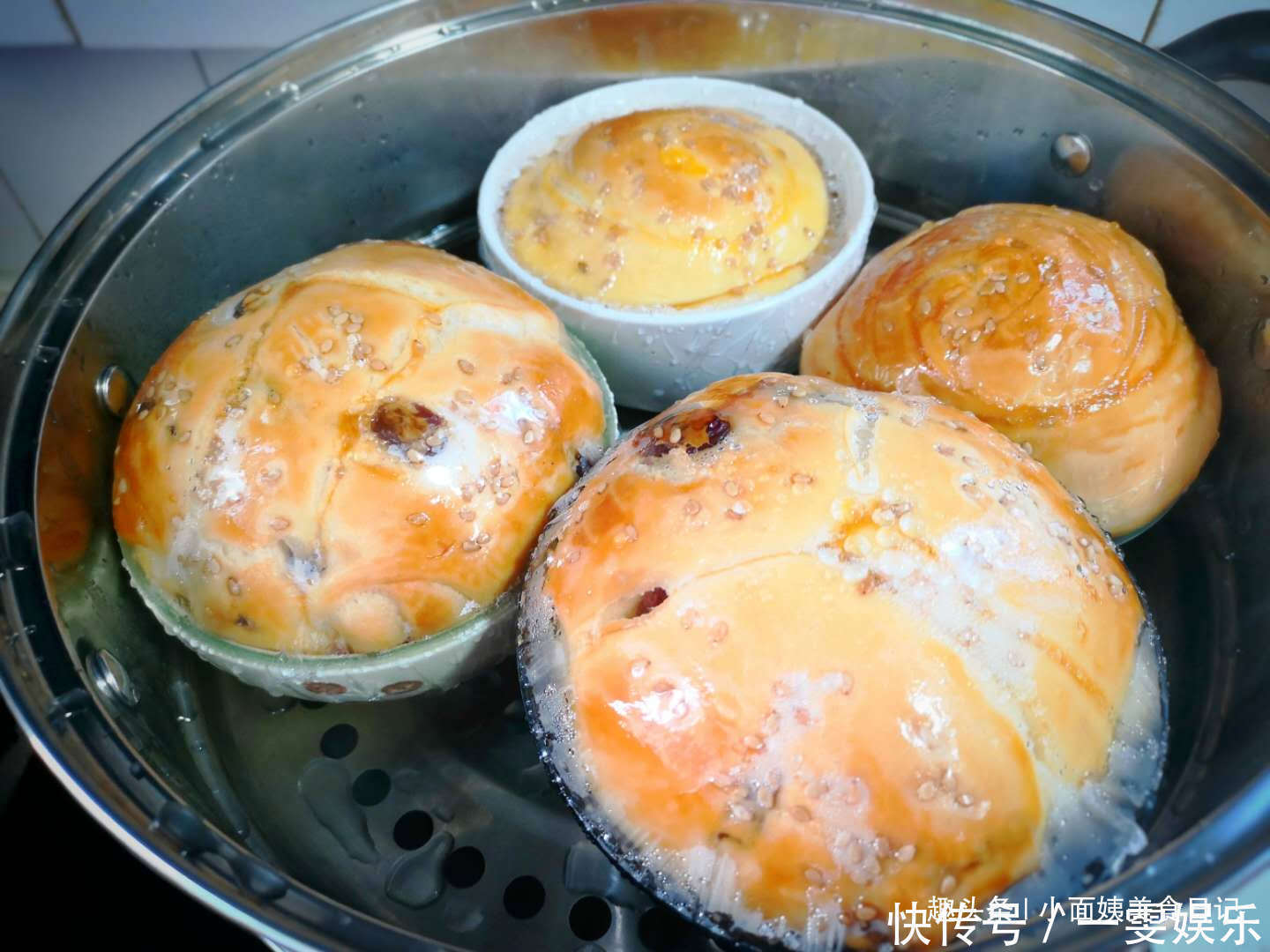 最近面包这个做法火了,家里烤箱都用不上,金黄香甜,松软又拉丝
