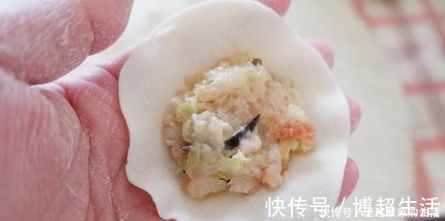 特殊时期学会这样做饺子皮，想吃饺子就不用出门去买了