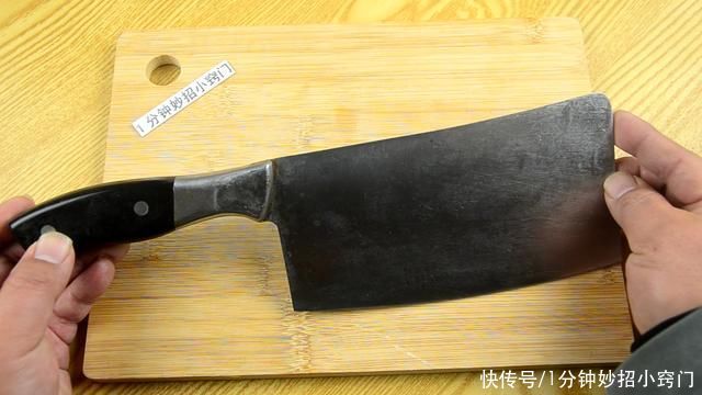 不管菜刀有多钝，磨刀不买磨刀石，教你一招，菜刀一样锋利如新