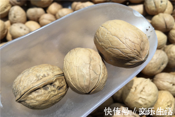 食物|50岁后容易长老年斑，4种食物经常吃，预防色素堆积，脸部更白净