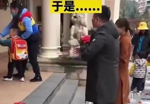 幼儿园|爸爸第一次接孩子就火了,老师一脸不信,爸爸无奈:我真是他爹