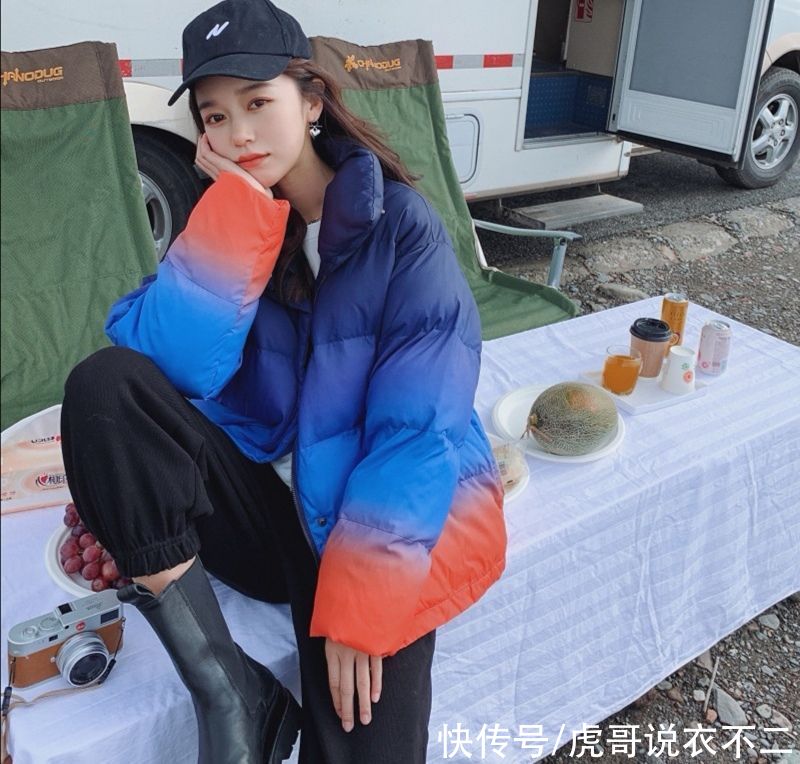 这是什么神仙配色的羽绒服，时髦又保暖，“男友力”爆棚哦