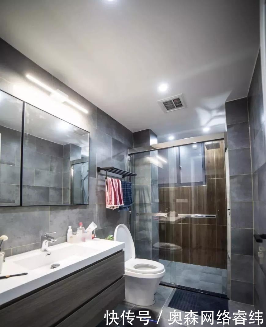 灰色|卫生间墙砖选用灰色，不仅时尚，而且还很有质感呢！