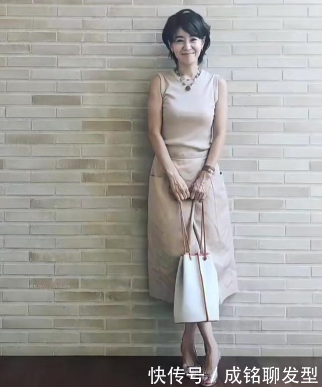 身材|这位50岁小个子博主,凭借减龄大气的穿搭出圈,美得猜不出年龄