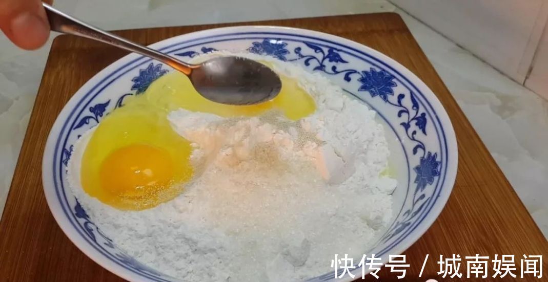 蒸馍|红豆又出新吃法,不烙饼不蒸馍,我家一周吃3次,比蛋糕好吃十倍