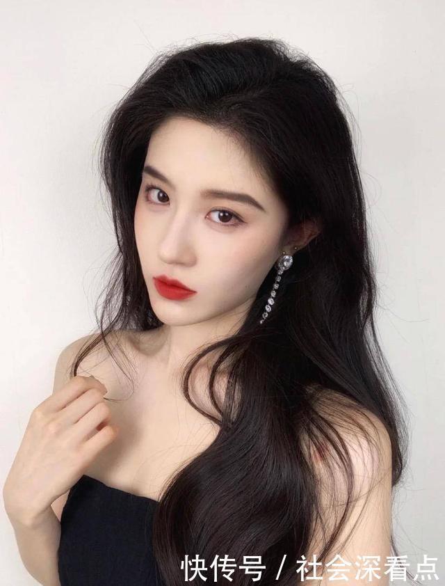 日常护肤,不能盲目对肌肤进行“大补”,按照常规步骤就可以