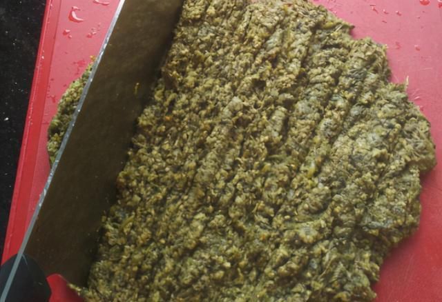 3月,碰到要多采的花,剁碎了一揉一蒸,比油糕好吃,错过可惜了