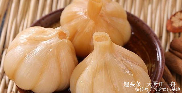 糖醋蒜怎样做才好吃大厨告你配方和比例,一年不坏不蔫,还倍脆