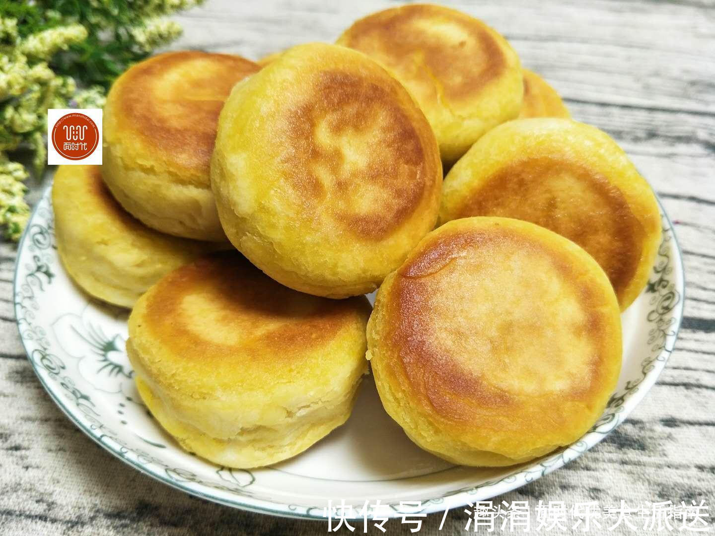 玉米饼,教你一招,比城里卖的蛋糕还要好吃,儿子一下吃了5个