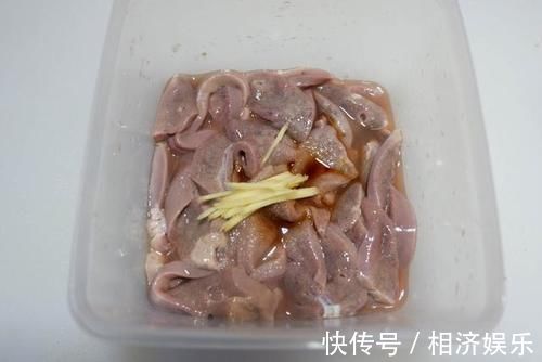 家常菜|明目补血的菜品,好吃又不贵,不要错过的一道家常菜