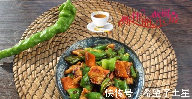 这才是青椒最好吃最下饭做法，每次炒一盘顿顿吃个精光，好吃到爆！
