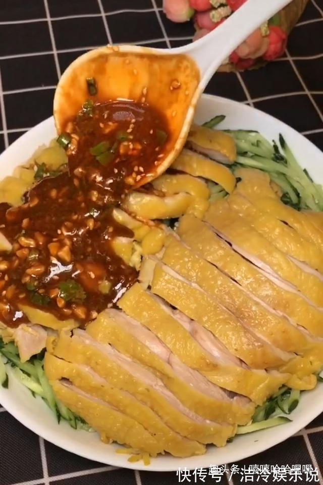 凉拌鸡腿，咸鲜微辣，吃着开胃又下饭，鲜嫩又多汁哟！