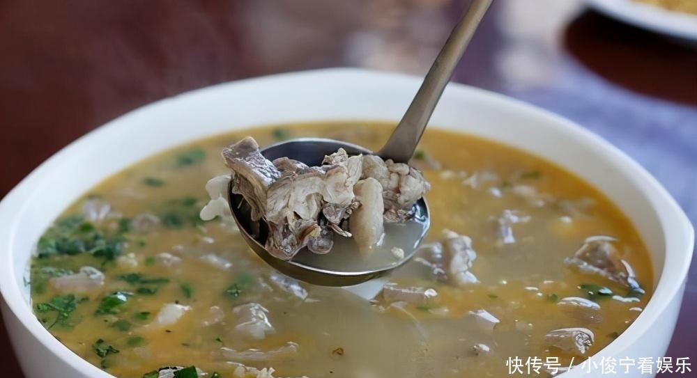 做羔羊的时|炖羊肉时,切记“3放4不放”,否则羊肉越炖膻味越重,汤不鲜