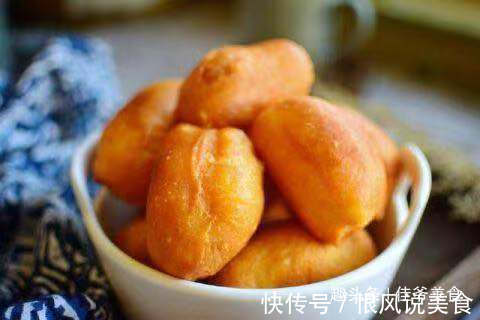 1碗面粉2个鸡蛋，早餐新吃法，外酥里软，做法简单一看就会