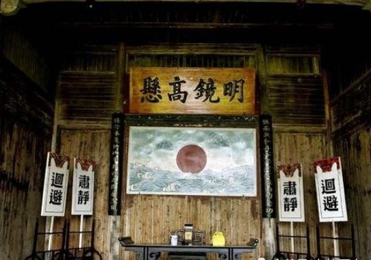 在古代，“八府巡按”是个多大的官？放在现代是什么职位？