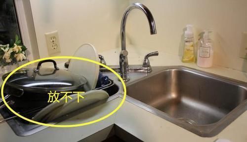 拐角|同样都是小厨房,他家把水槽挪到橱柜拐角处,见缝插针放下3个槽