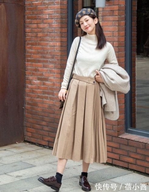 博主 春天穿“百褶裙”最优雅!建议多搭配针织衫,西装外套时髦又高级