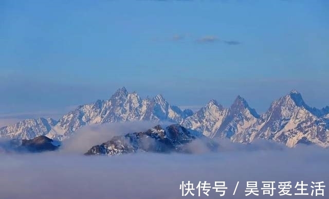 达瓦更扎|「达瓦更扎」观一场雪山云海盛宴