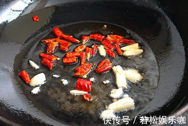 冬天|杏鲍菇和韭菜炒，太好吃了，营养又鲜香，冬天我家就爱这么吃