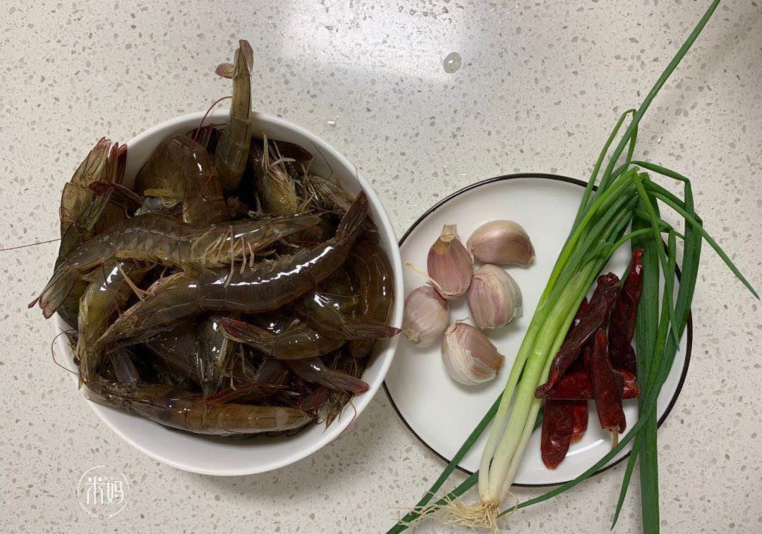 好吃|大虾这样做太好吃了,做法简单,香辣过瘾,多少都不够吃,真香