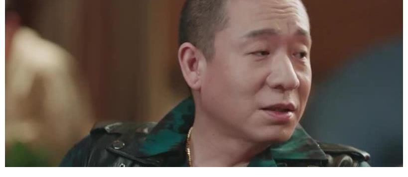 能身兼六职，上节目却成首个被停播导演，梁龙的“尴尬”谁负责？