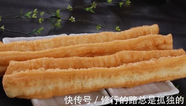 面团|教你自己在家炸油条，牢记5个步骤，油条香酥美味还健康