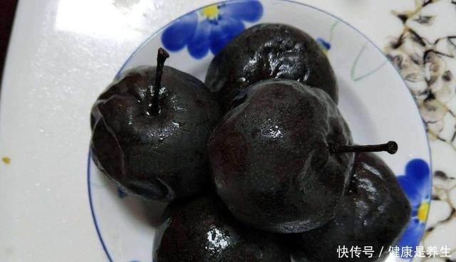 小伙网购东北冻梨,试吃后表示很失望,看到吃法后东北人已笑趴