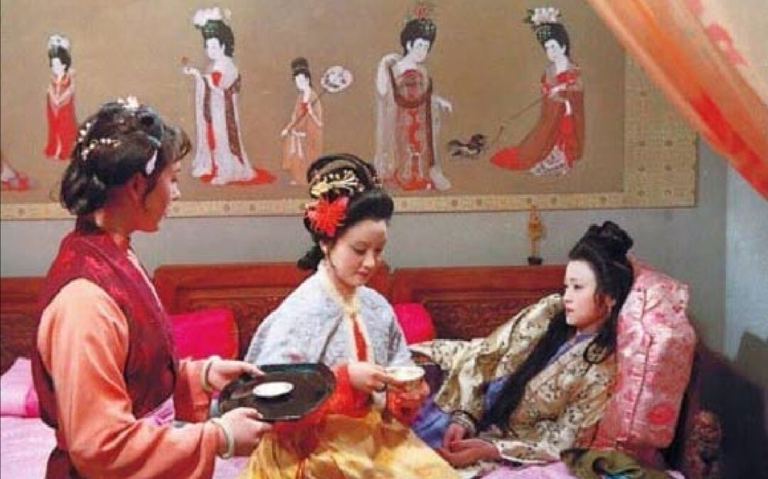 秦钟@秦可卿为何巧用计谋,安排贾宝玉去自己房间午睡?她到底有何意图