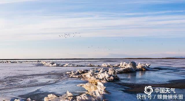 春的脚步近了！“高原蓝宝石”青海湖冰雪正消融