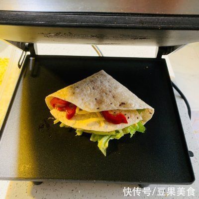 开胃解腻快手早餐之芝士蔬菜饼，一盘可不够