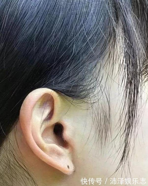 幅画作#日本“水中少女”图,因太逼真被争相收藏,网友忍不住想放大看