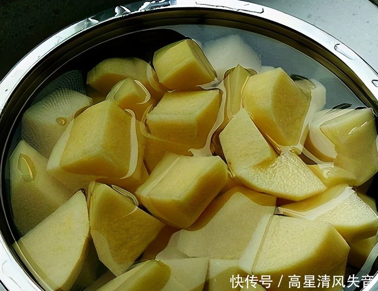 土豆炖牛腩家常做法:牛腩软烂,土豆软糯易消化,营养不流失!