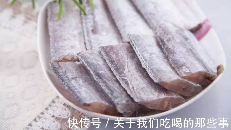 正确做法|干炸带鱼时,有人用淀粉,有人用面粉,都不对!教你正确做法,香