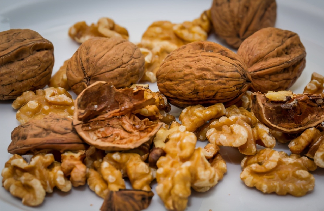 养花肥|这3样东西扔掉太可惜,学会正确方法制成养花肥,省钱、效果好