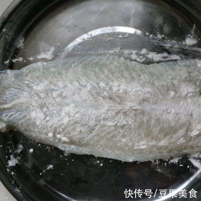 巴沙鱼|#一勺葱伴侣，成就招牌美味#鱼肉杂蔬芝士炒饭