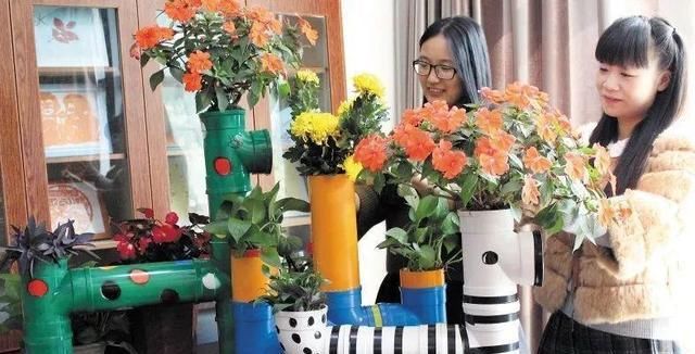 养花占地方？阳台支个架，再养10盆也不挤！